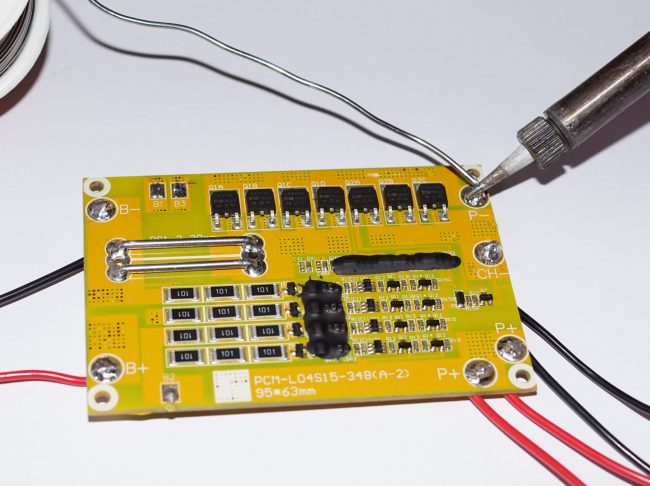 DIY fish finder battery, step 3: soldering the circuit board