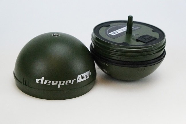 Deeper castable fish finder scanning a body of water