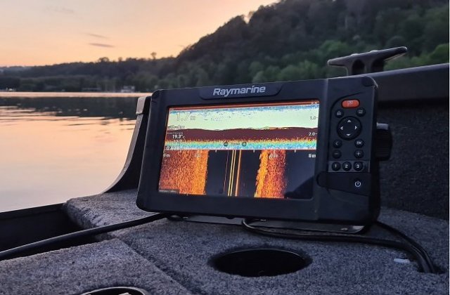 raymarine-fish-finder-and-chartplotter-how-to-read-them-review